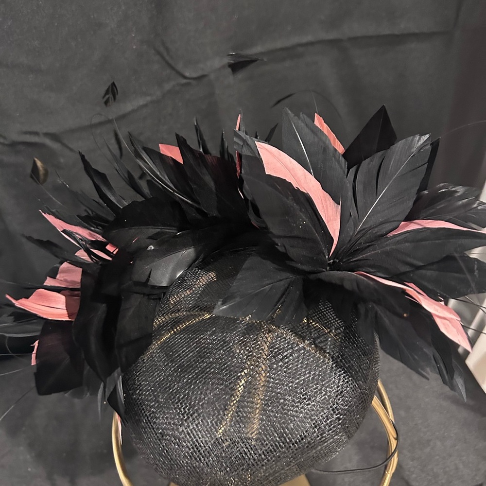 The Hat Girls - Picture 2 of 3
